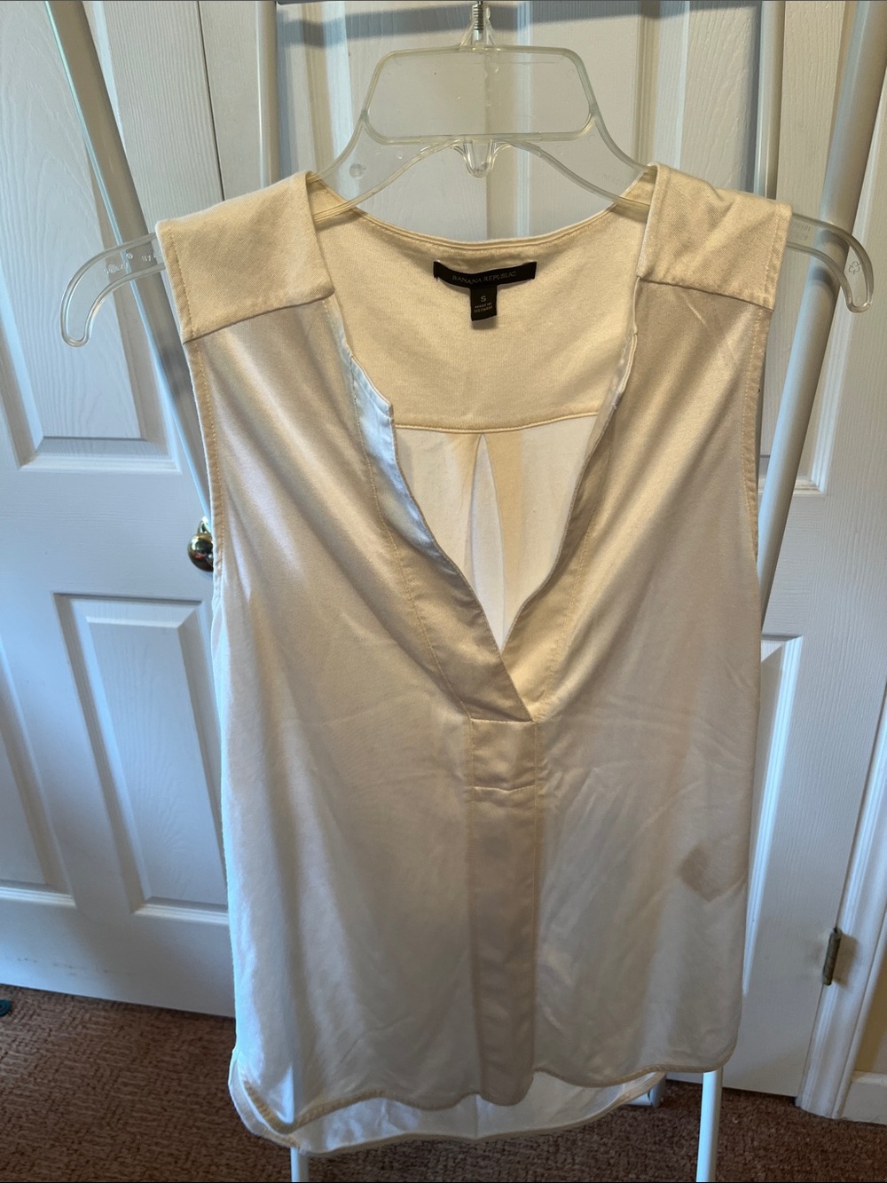 Banana Republic Ivory Sleeveless Shell Top PTP 19” high low front 25” Back 29”
